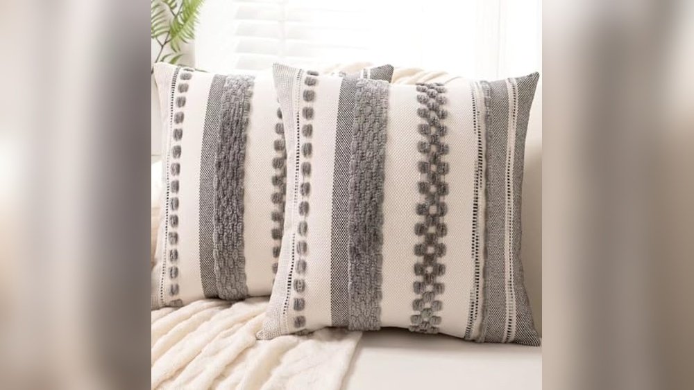 Best Color Throw Pillows for Gray Couch