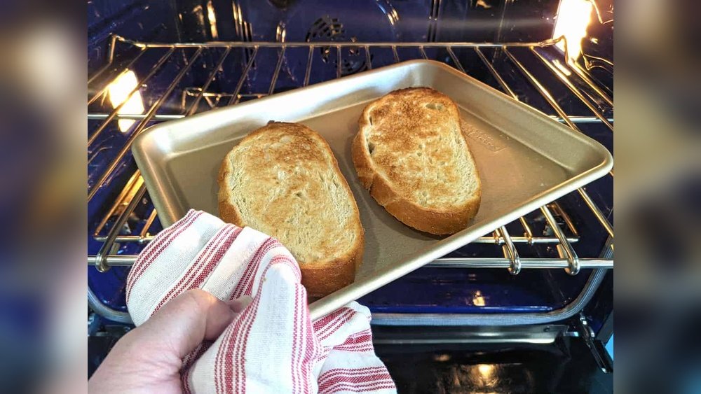 How Do I Make Toast in the Oven