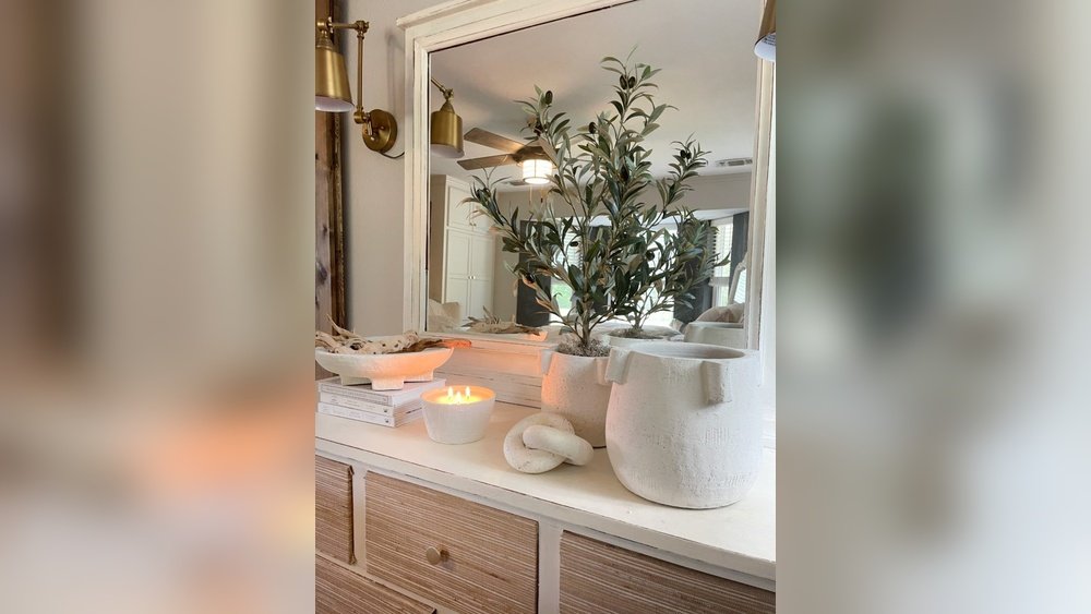 How to Decorate a Dresser Mirror