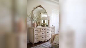 How to Decorate a Dresser With a Mirror