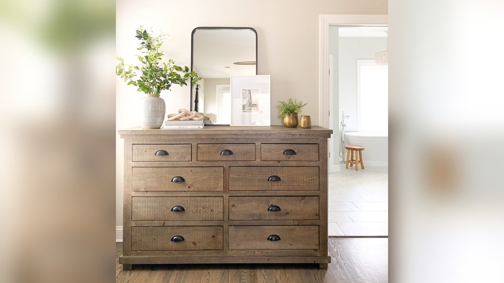 How to Decorate a Dresser With Mirror