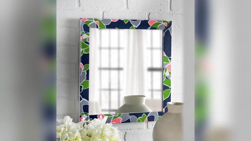 How to Decorate a Mirror Frame
