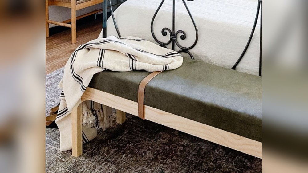 How to Make a Bed Bench