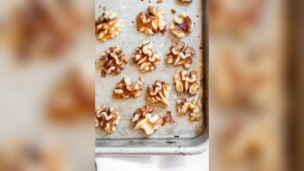 How to Toast Walnuts in Oven