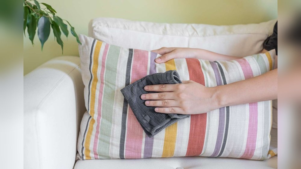 How to Wash Throw Pillow Covers