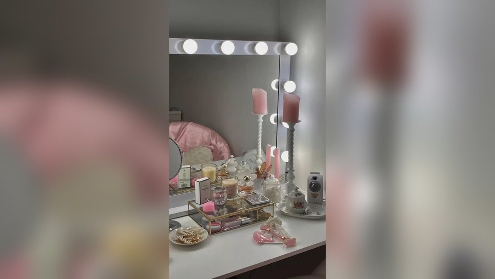 What to Put on a Vanity Table